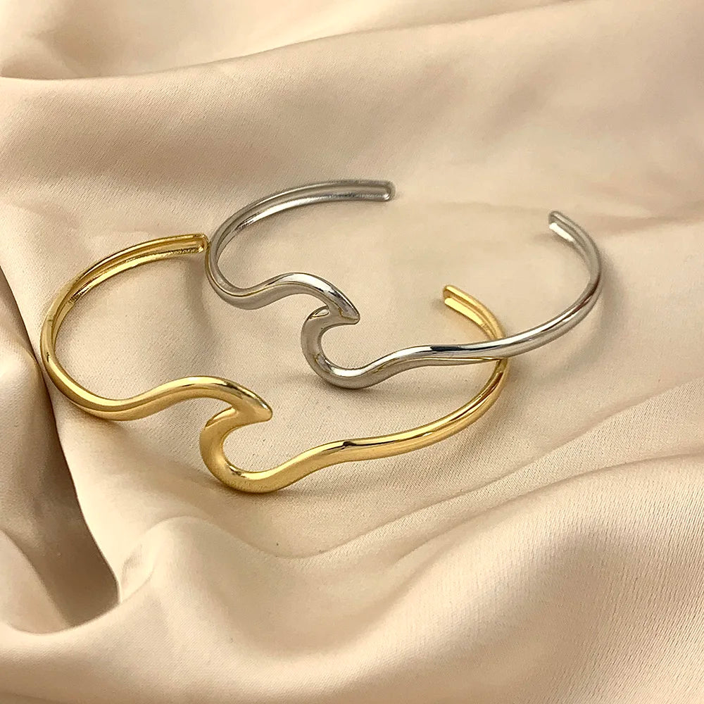 Minimalist Irregular Wave Twisted Bracelet