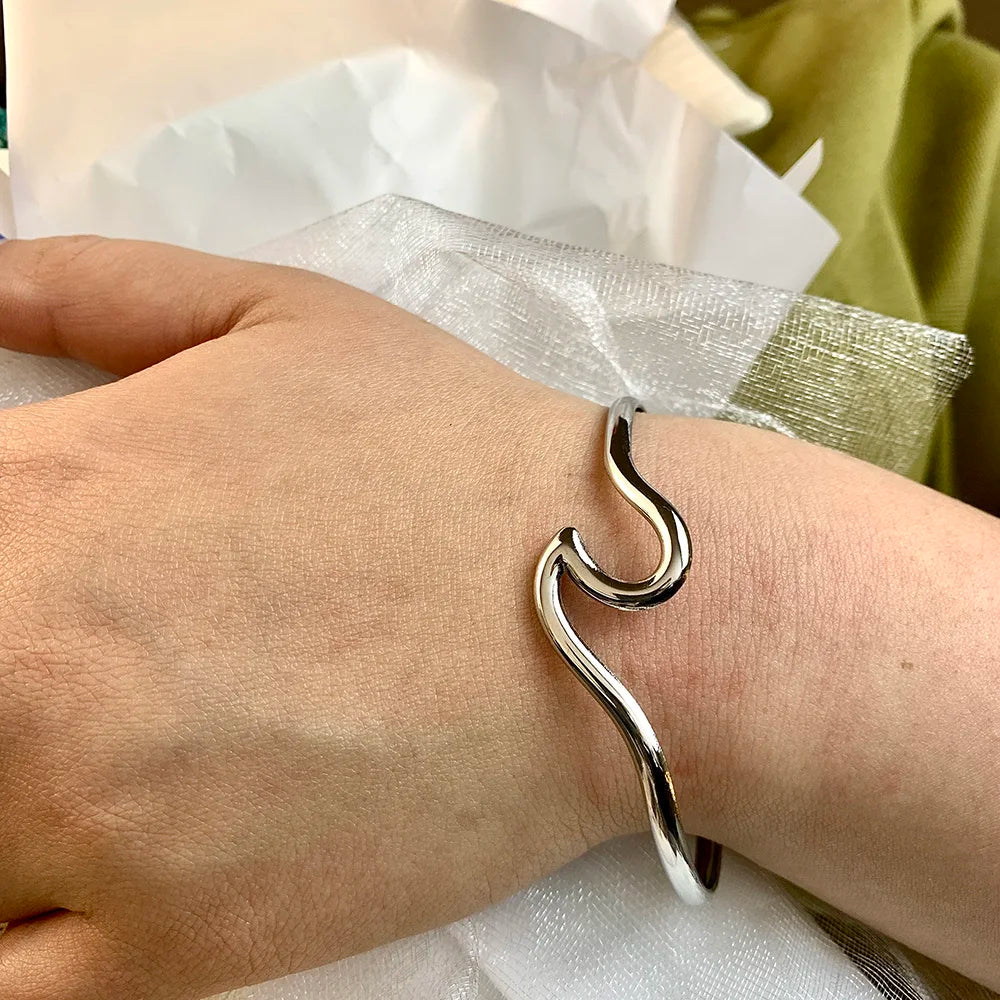 Minimalist Irregular Wave Twisted Bracelet
